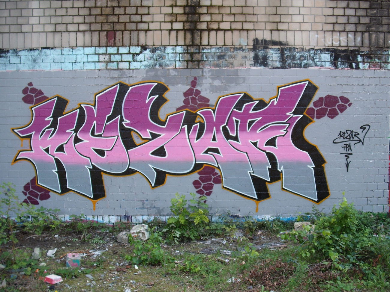 Graffiti Wall - Photo by kez1996 - Kezar, TPA, Kez (2010)
