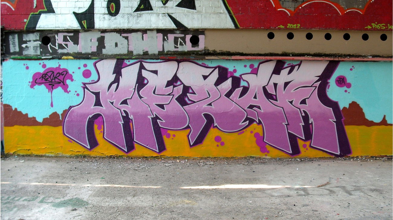 Graffiti Wall - Photo by kez1996 - Kezar, Kez, TPA (2013)