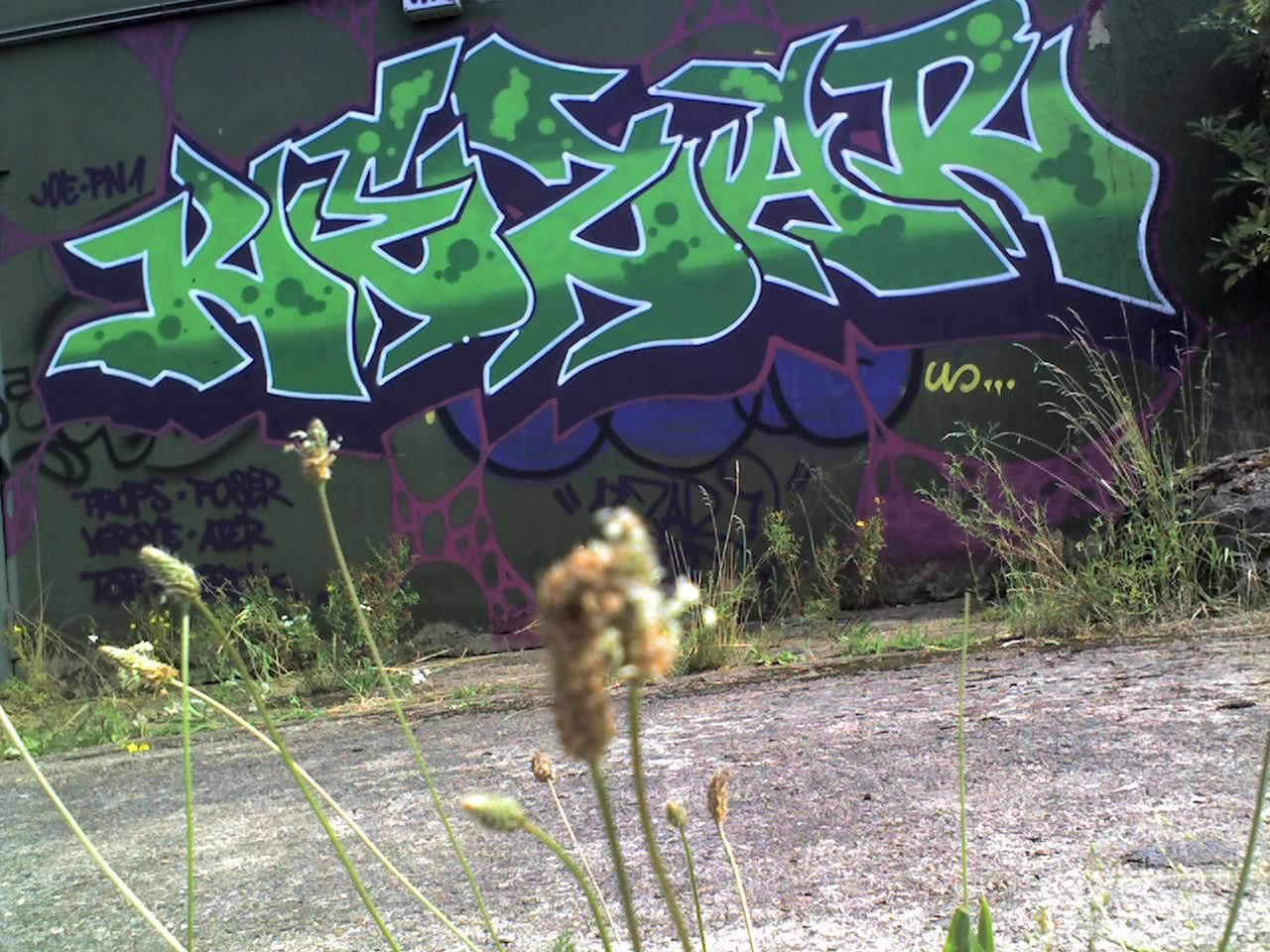 Graffiti Wall - Photo by kez1996 - Kezar, Kez, TPA (2008)