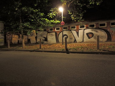 Graffiti Bombing - Photo by kieltaggsatnight - HTE, QVD (2010)