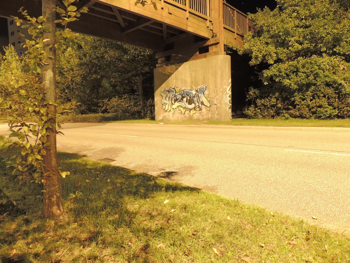 Graffiti Bombing - Photo by kieltaggsatnight - YAZEM, QVD