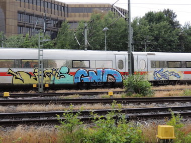 Graffiti Train - Photo by kieltaggsatnight - JAGS, GND (2013)