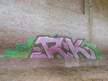 Graffiti Wall - Photo by kieltaggsatnight - RK, Crew (2013)