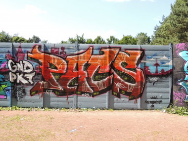 Graffiti Wall - Photo by kieltaggsatnight - Pacs, PK7, GND (2013)