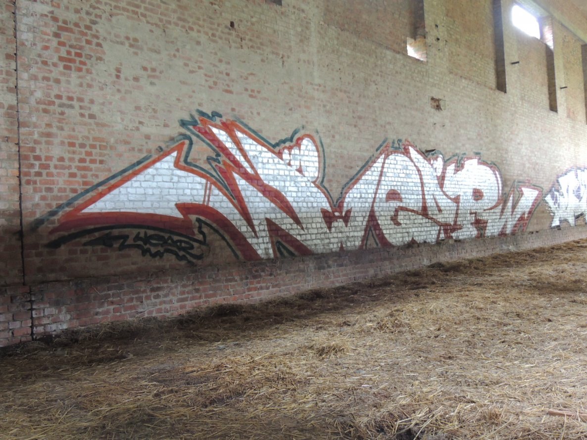 Graffiti Wall - Photo by kieltaggsatnight - Wear (2013)