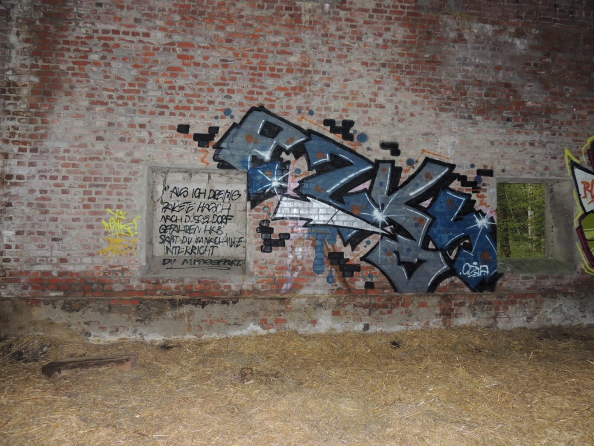 Graffiti Wall - Photo by kieltaggsatnight - Ezky, CSP (2013)