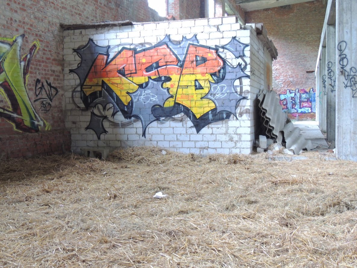 Graffiti Wall - Photo by kieltaggsatnight - KSB, crew (2013)