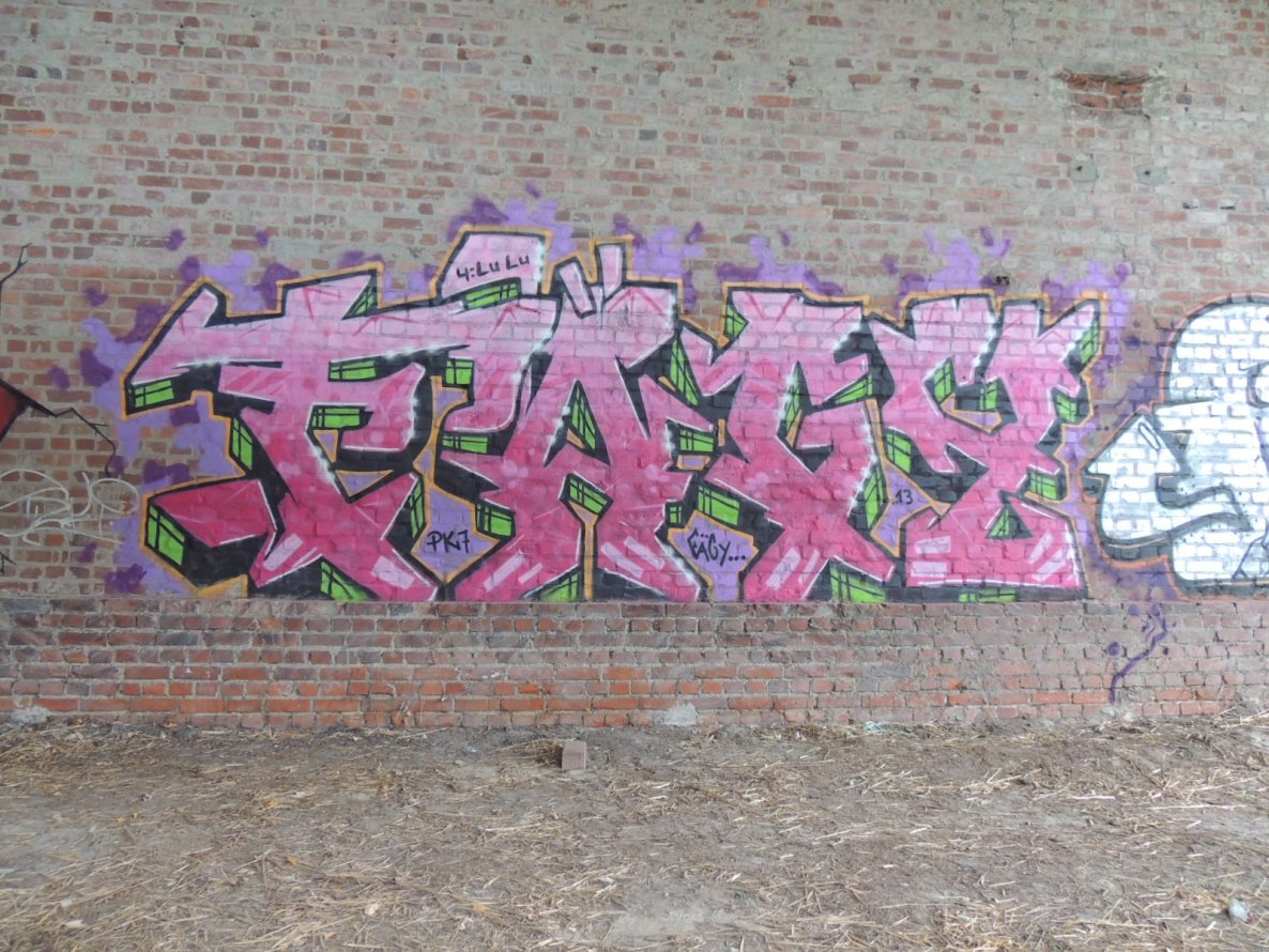 Graffiti Wall - Photo by kieltaggsatnight - Fägy, PK7 (2013)