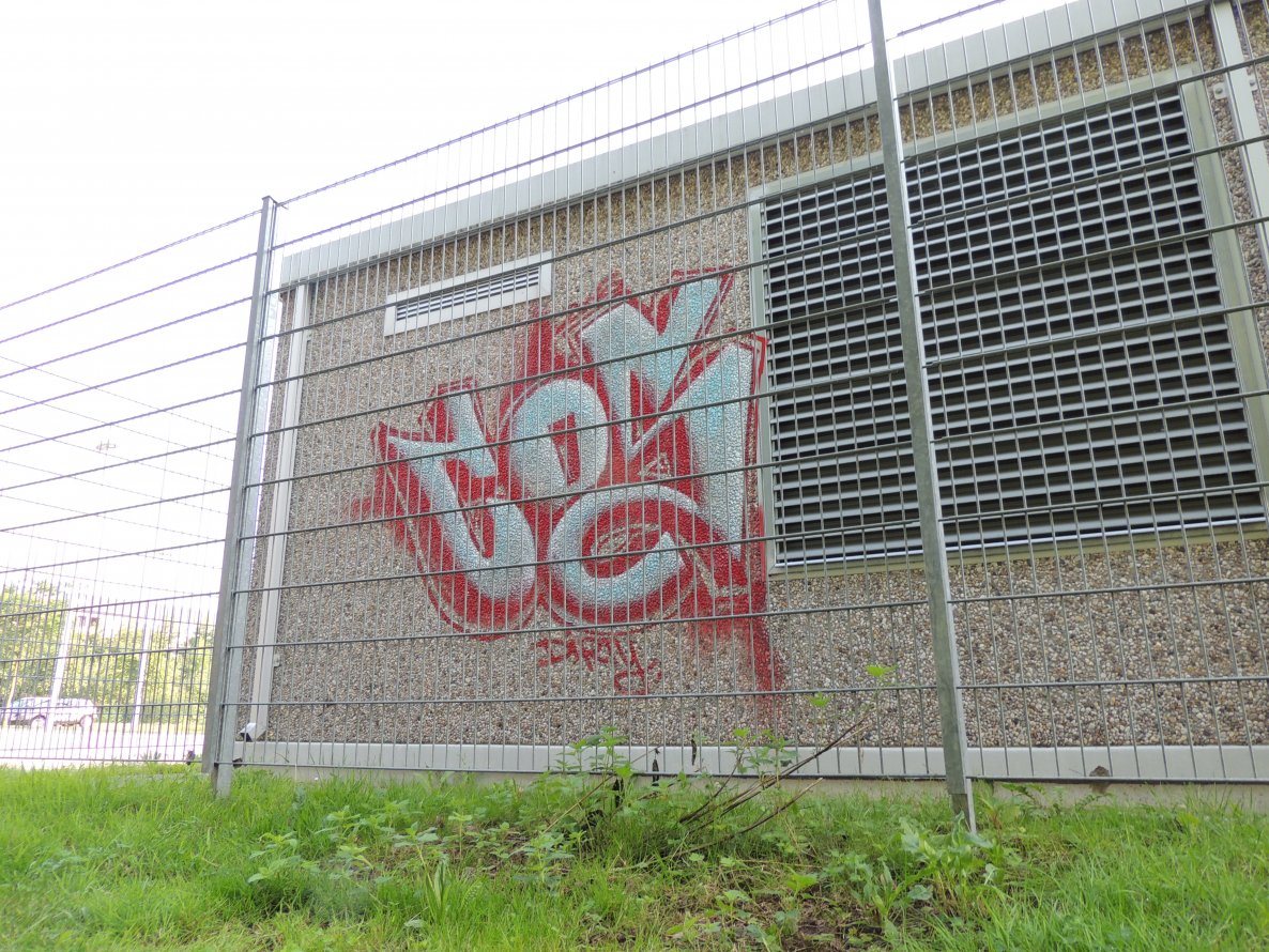 Graffiti Wall - Photo by kieltaggsatnight - COS