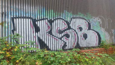 Graffiti Bombing - Photo by kieltaggsatnight - KSB, crew (2013)