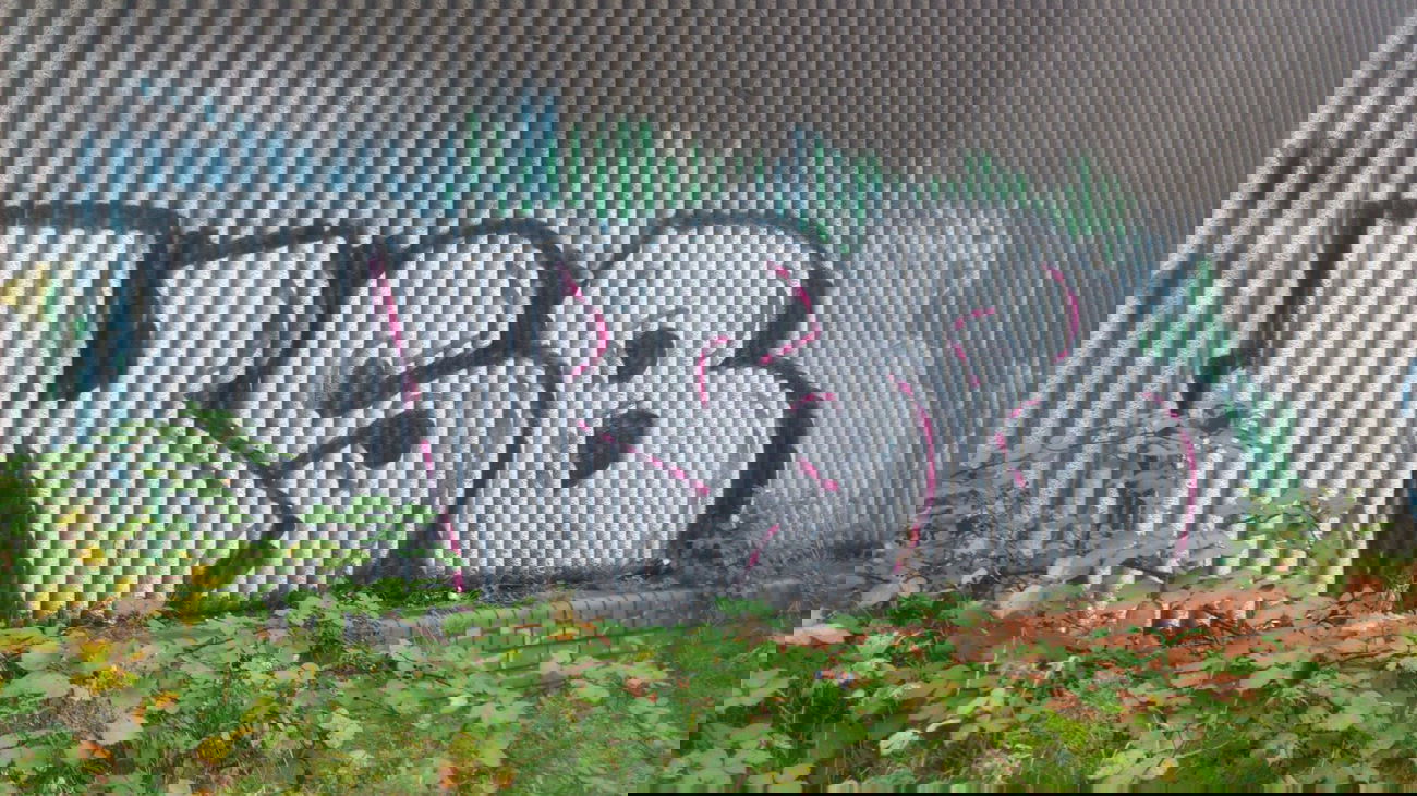 Graffiti Bombing - Photo by kieltaggsatnight - KSB, crew (2013)