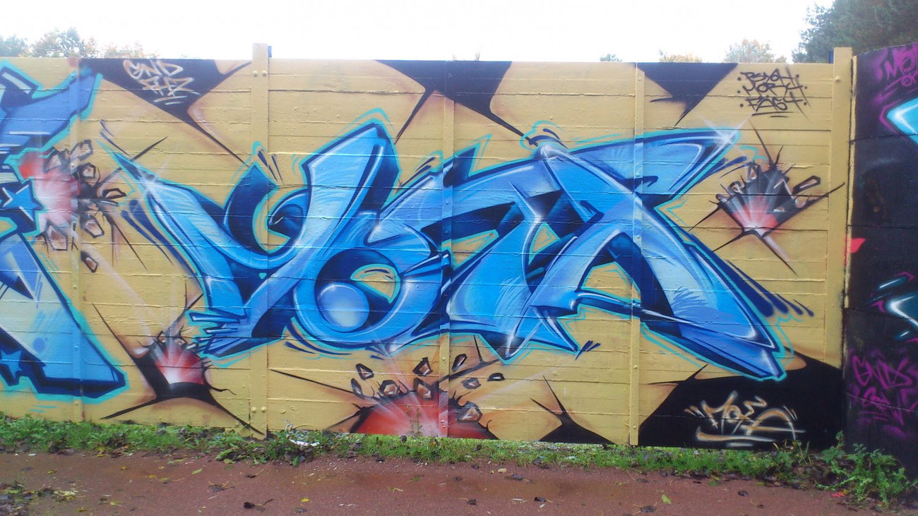 Graffiti Wall - Photo by kieltaggsatnight - Mota, GND (2013)