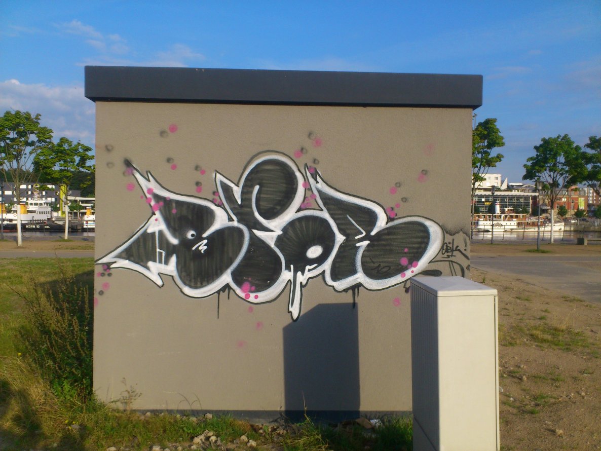 Graffiti Bombing - Photo by kieltaggsatnight - Bfor, OBK