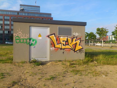 Graffiti Bombing - Photo by kieltaggsatnight - Lek, OBK (2010)