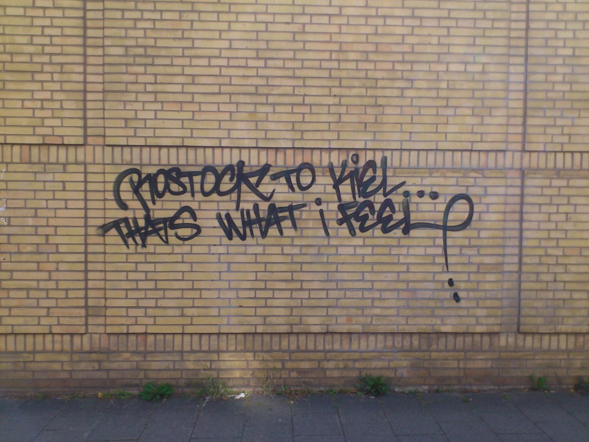 Graffiti Wall - Photo by kieltaggsatnight (2013)
