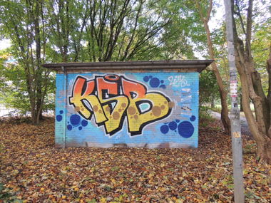 Graffiti Bombing - Photo by kieltaggsatnight - KSB, crew (2013)