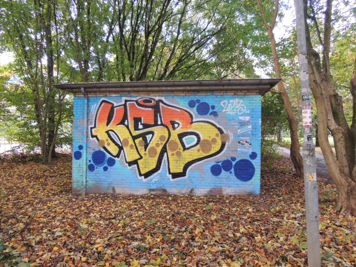 Graffiti Bombing - Photo by kieltaggsatnight - KSB, crew (2013)