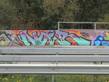 Graffiti Bombing - Photo by kieltaggsatnight - Noir, KSB (2013)