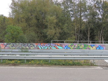 Graffiti Bombing - Photo by kieltaggsatnight - Ezky, Noir, Faster (2013)