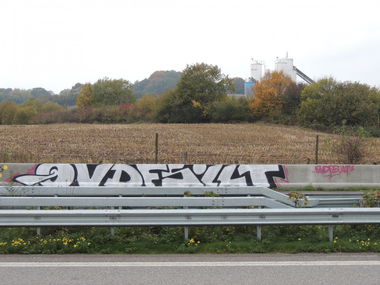 Graffiti Bombing - Photo by kieltaggsatnight - QVDFSILT (2013)