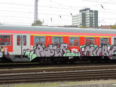 Graffiti Train - Photo by kieltaggsatnight - Digger, OIS, Murx (2013)