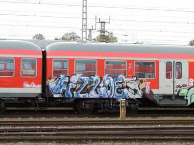 Graffiti Train - Photo by kieltaggsatnight - Fizzoe, FOG (2013)