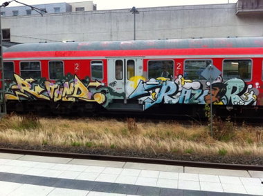 Graffiti Wall - Photo by kieltaggsatnight - Round, Razor (2013)