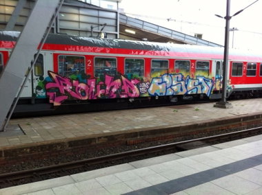 Graffiti Wall - Photo by kieltaggsatnight - Round, Fizzo (2013)