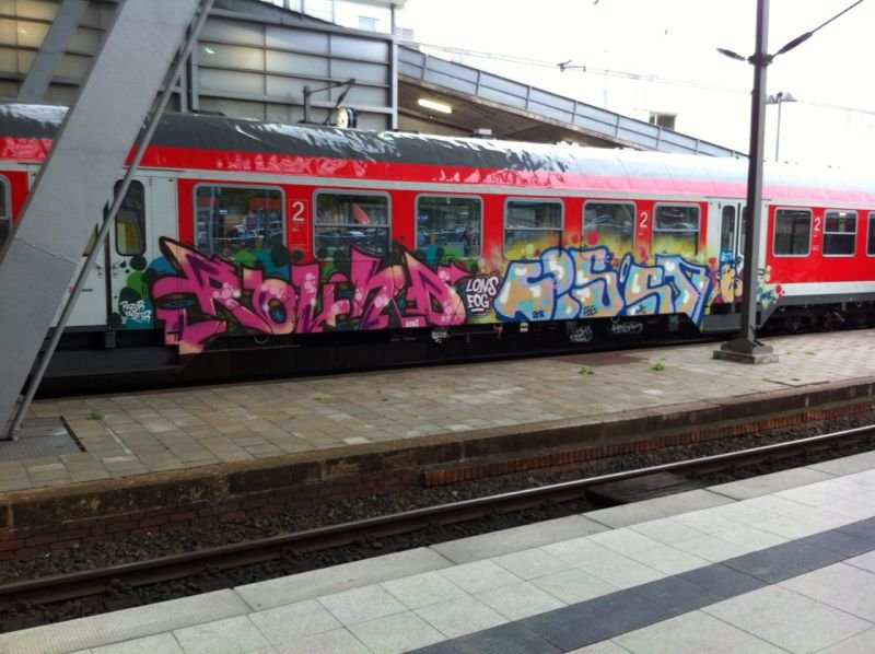 Graffiti Wall - Photo by kieltaggsatnight - Round, Fizzo (2013)