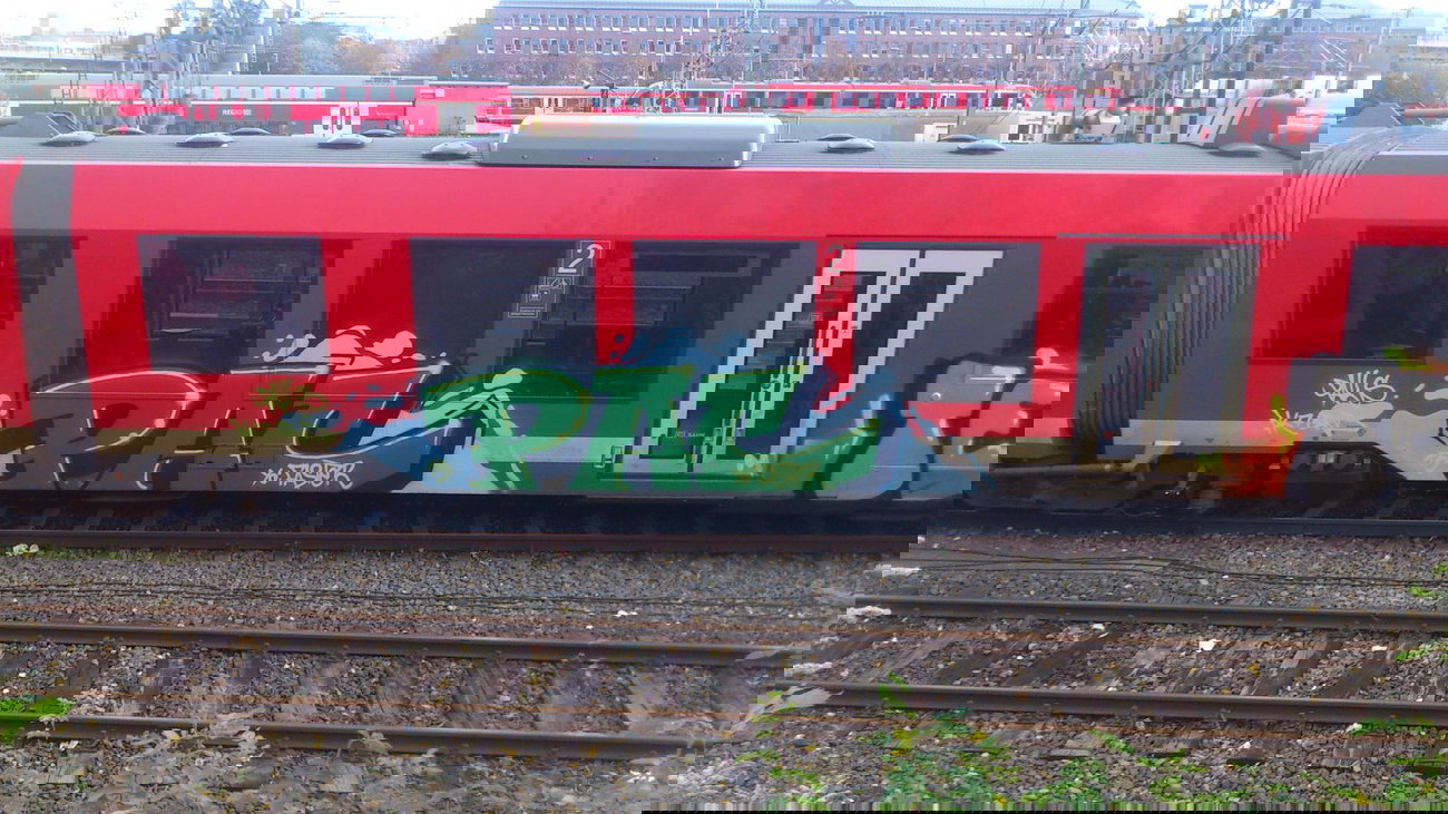 Graffiti Train - Photo by kieltaggsatnight - Pac (2013)