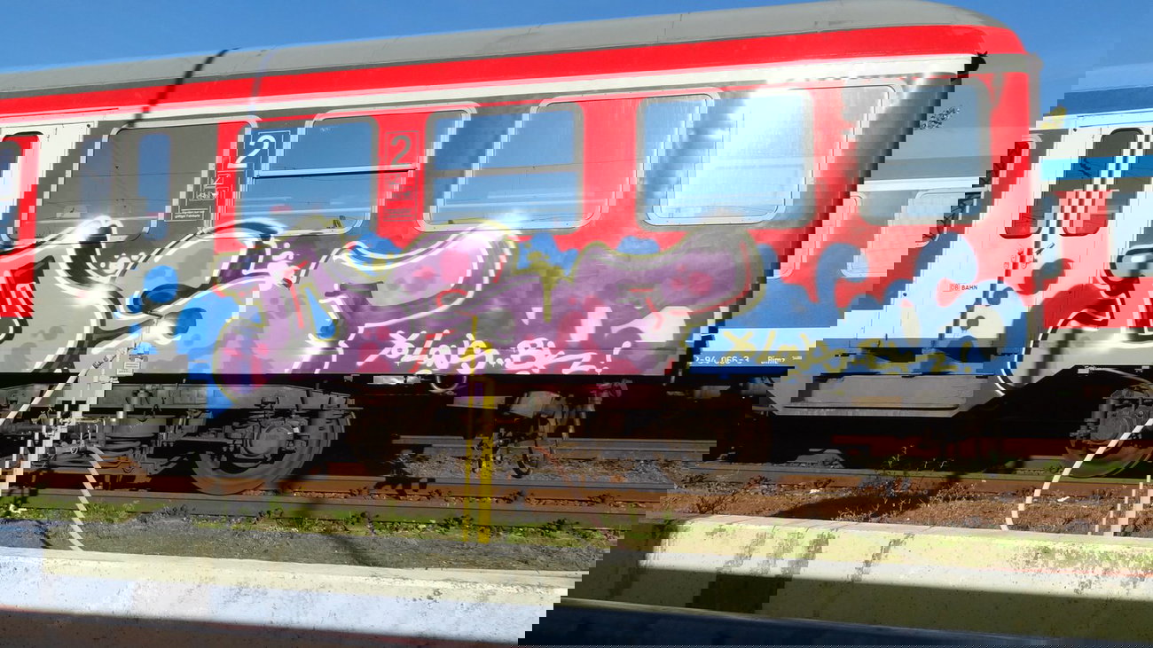 Graffiti Train - Photo by kieltaggsatnight - DSF (2013)