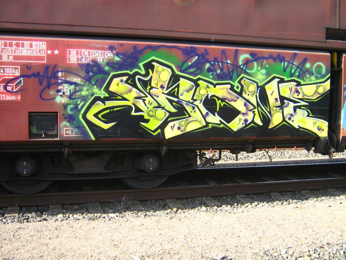 Graffiti Bombing - Photo by kieltaggsatnight - Ikone (2009)