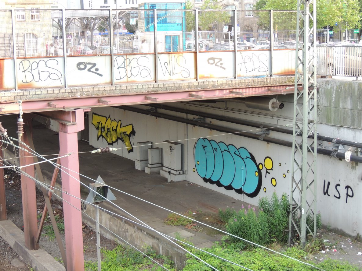 Graffiti Bombing - Photo by kieltaggsatnight