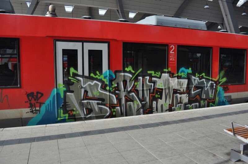 Graffiti Train - Photo by kieltaggsatnight - Brutoz (2013)