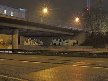 Graffiti Bombing - Photo by kieltaggsatnight - Jags, Shoar (2013)