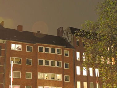 Graffiti Bombing - Photo by kieltaggsatnight - QVD