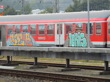 Graffiti Train - Photo by kieltaggsatnight - Teris, Sfeks (2012)