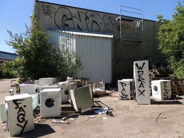 Graffiti Bombing - Photo by kieltaggsatnight