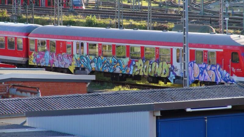 Graffiti Train - Photo by kieltaggsatnight - Boaey, Cross, Round (2013)