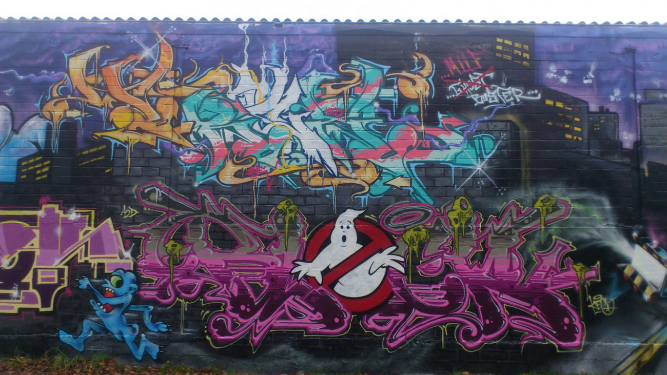 Graffiti Wall - Photo by kieltaggsatnight - Trex, KFC, R2K (2013)