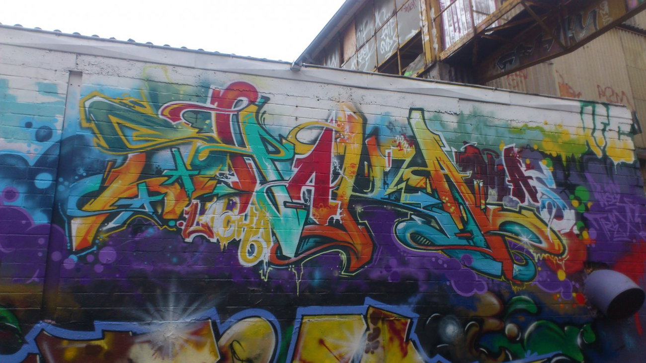 Graffiti Wall - Photo by kieltaggsatnight - Shaka, OHA, KFC (2013)