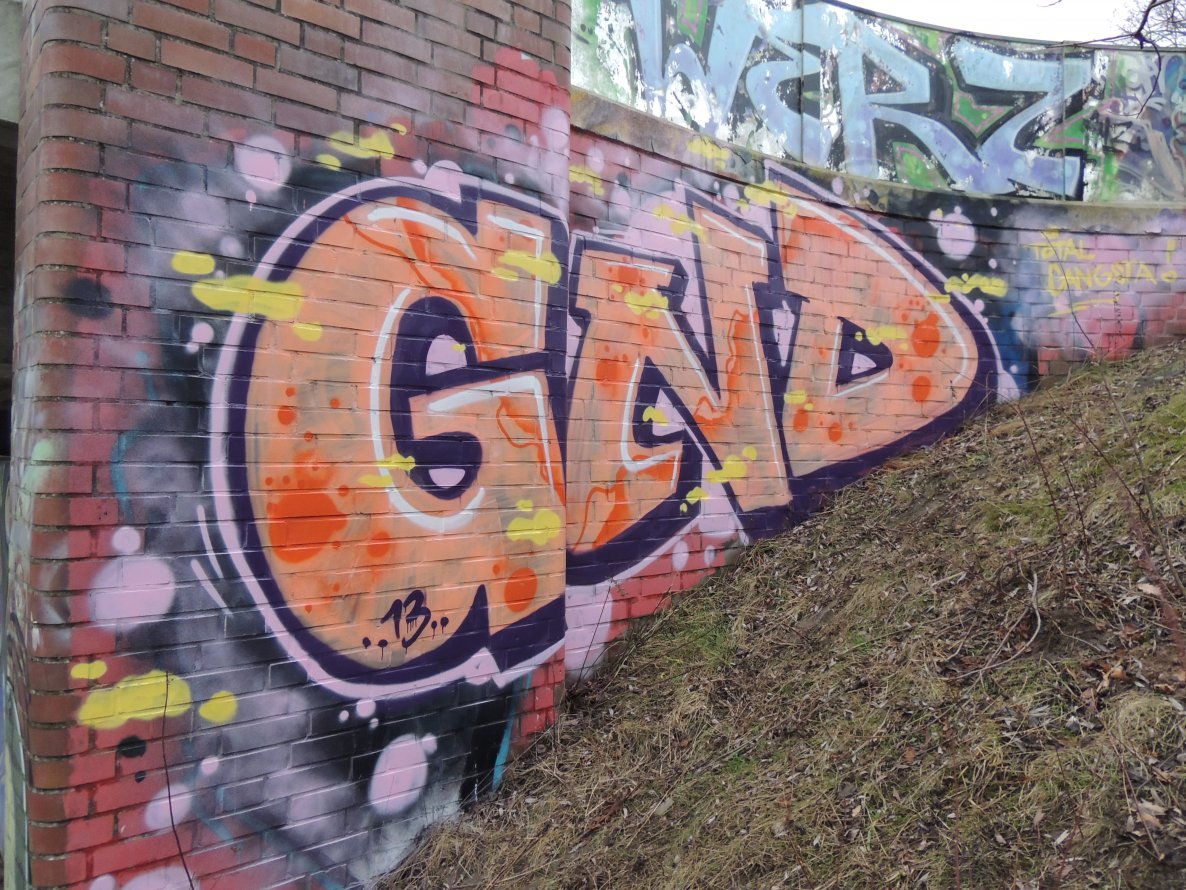 Graffiti Wall - Photo by kieltaggsatnight - GND (2013)