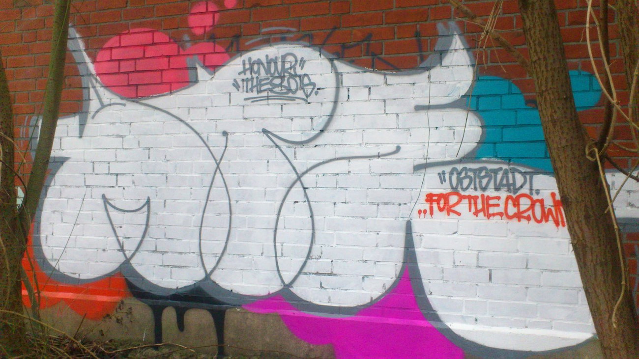 Graffiti Wall - Photo by kieltaggsatnight - HTE (2013)