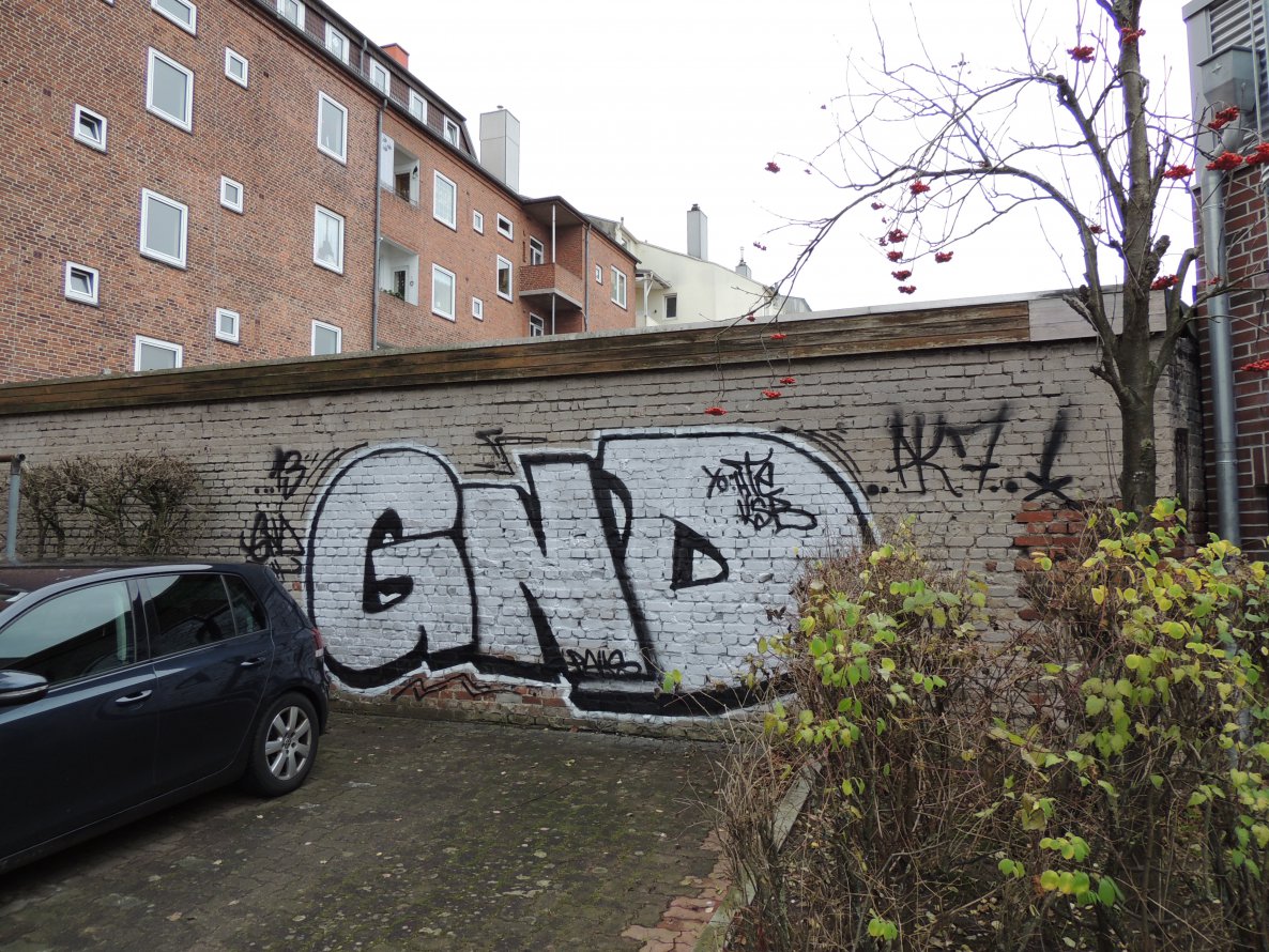 Graffiti Bombing - Photo by kieltaggsatnight - GND, PK7 (2013)