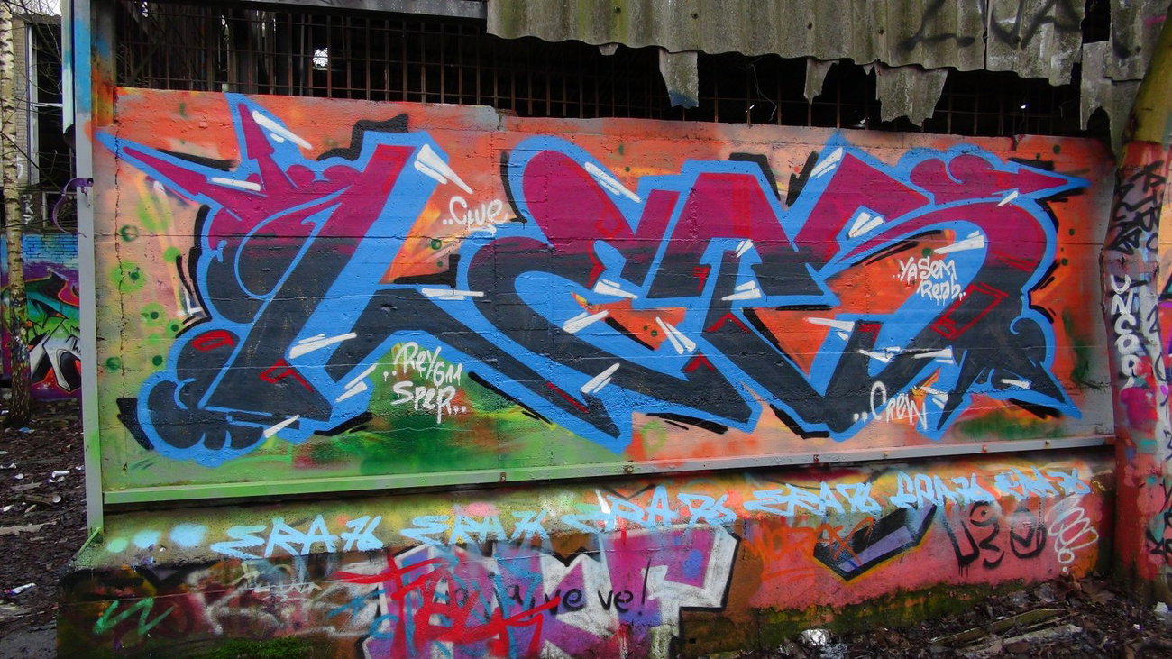 Graffiti Wall - Photo by kieltaggsatnight - Lets (2014)