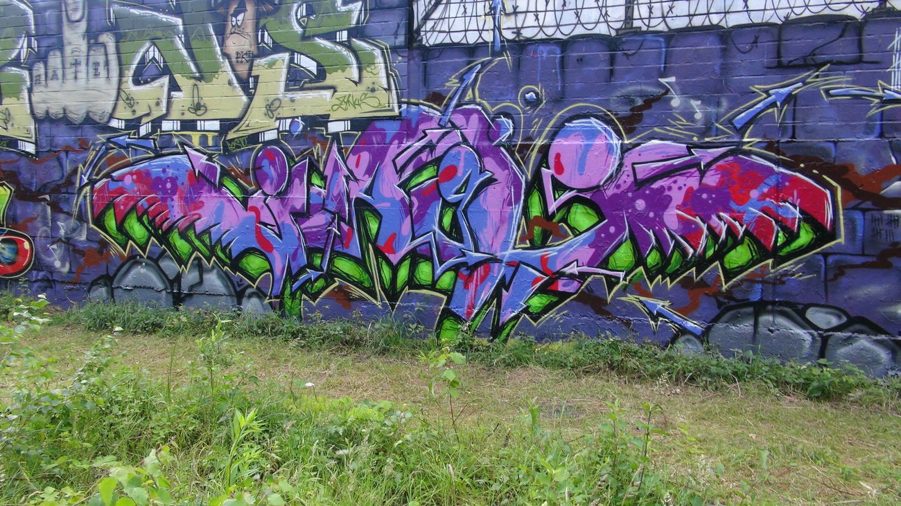 Graffiti Wall - Photo by kieltaggsatnight - Jags, R2K (2013)