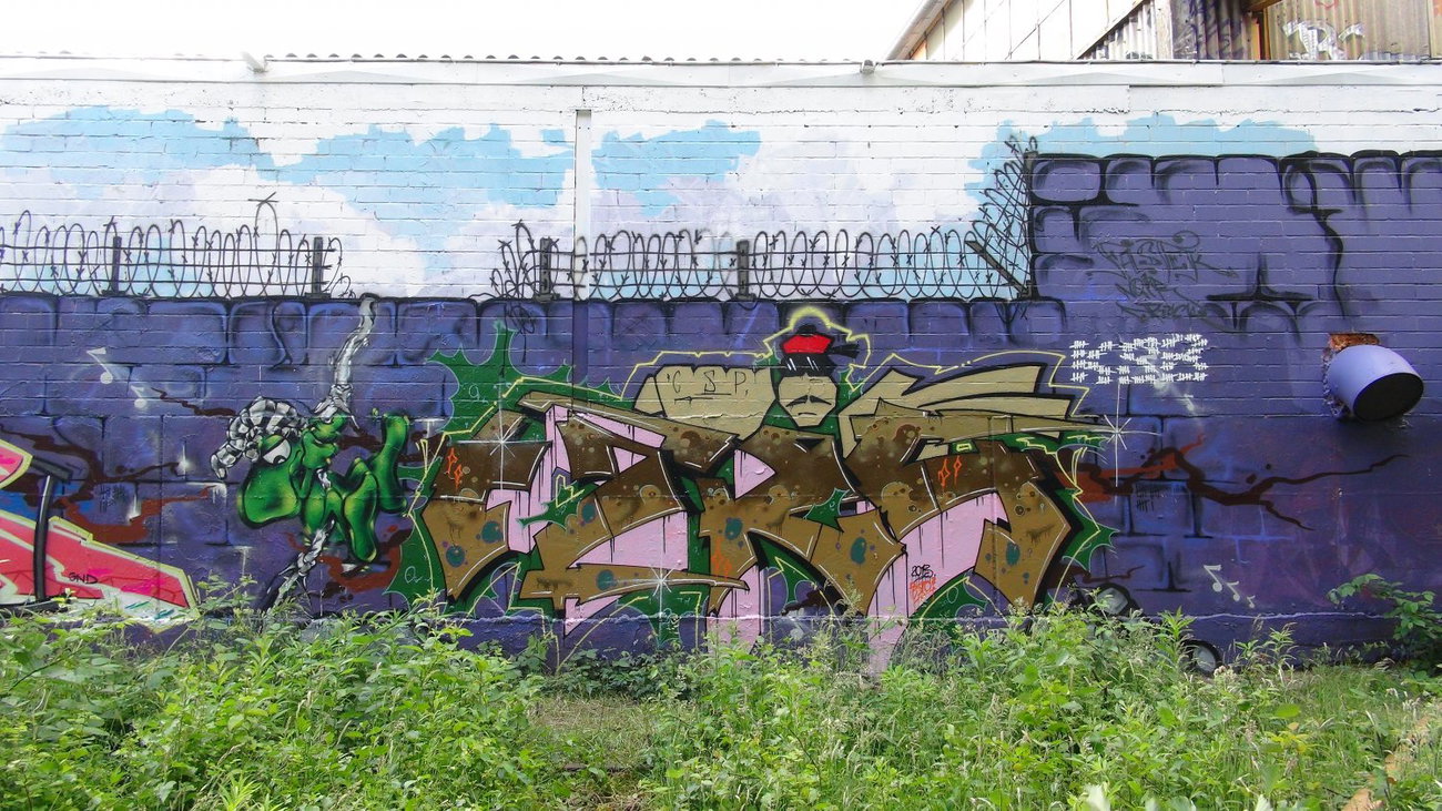 Graffiti Wall - Photo by kieltaggsatnight - Ezky, KSB, Zkie (2013)