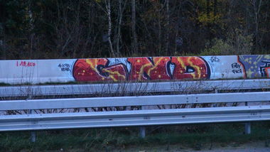 Graffiti Bombing - Photo by kieltaggsatnight - GND