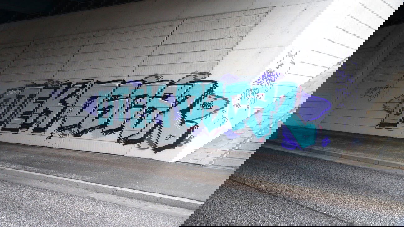 Graffiti Bombing - Photo by kieltaggsatnight (2014)