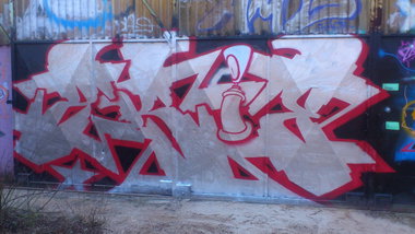 Graffiti Wall - Photo by kieltaggsatnight - Zkie (2014)